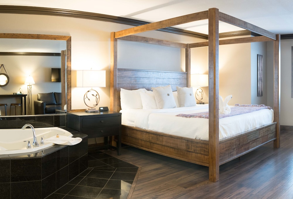 Suite, 1 King Bed, Jetted Tub