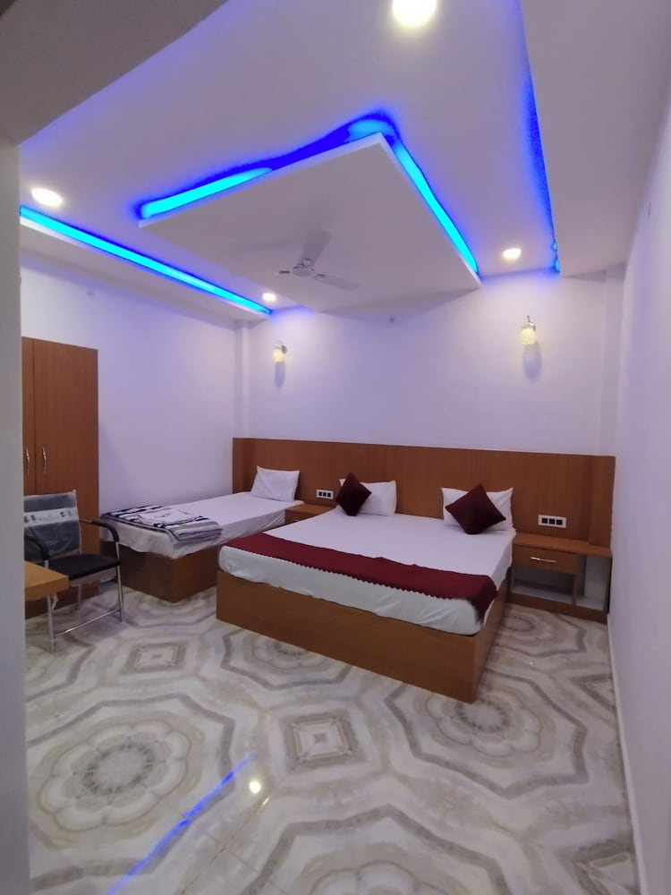 Deluxe Triple Room, City View