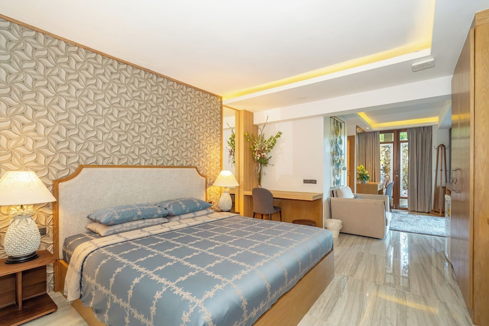 Deluxe Suite with Pool View photo 1
