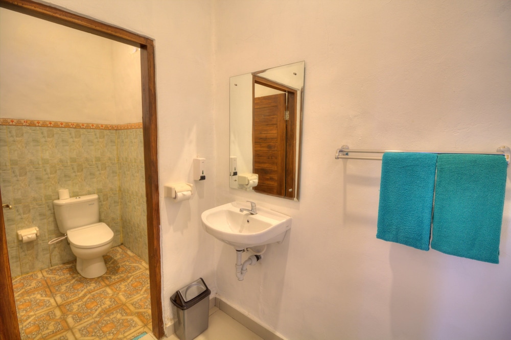 Standard Twin Room, 2 Twin Beds, Pool View photo 3