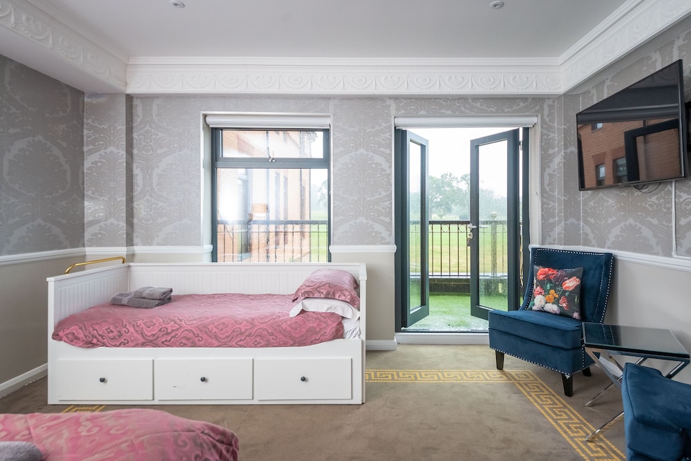 Feature Room - Balcony