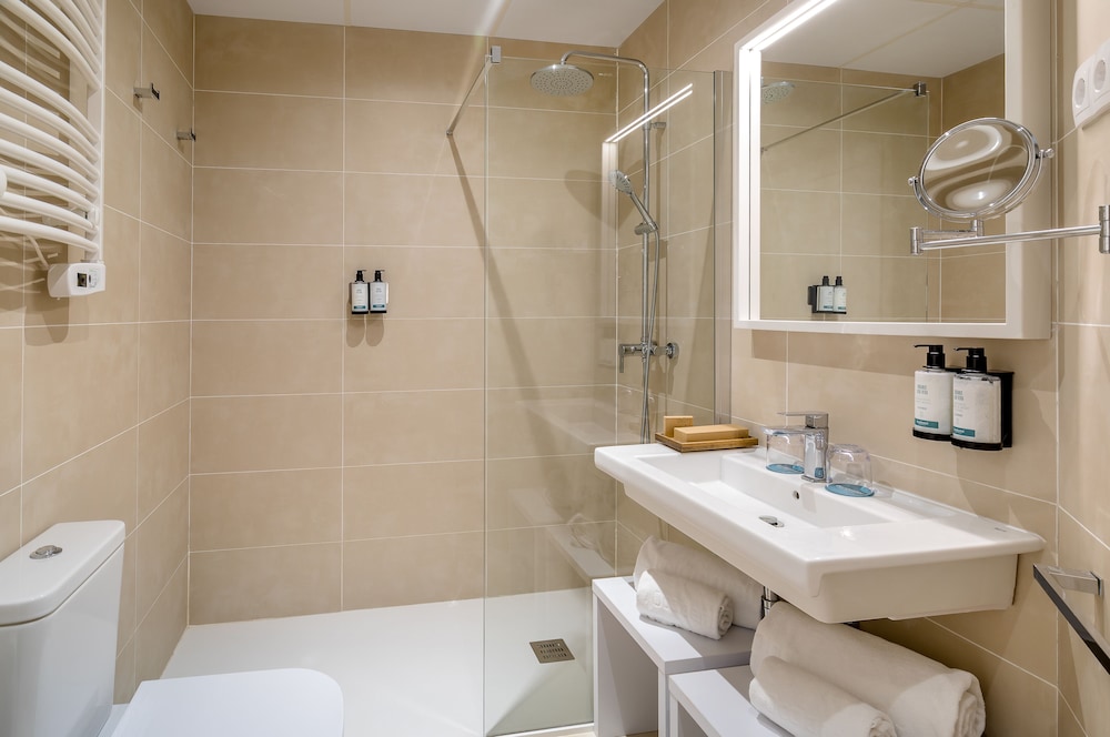Double Room, Pool Access - Photo 9
