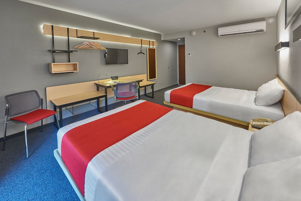 Room, 2 Double Beds photo 2