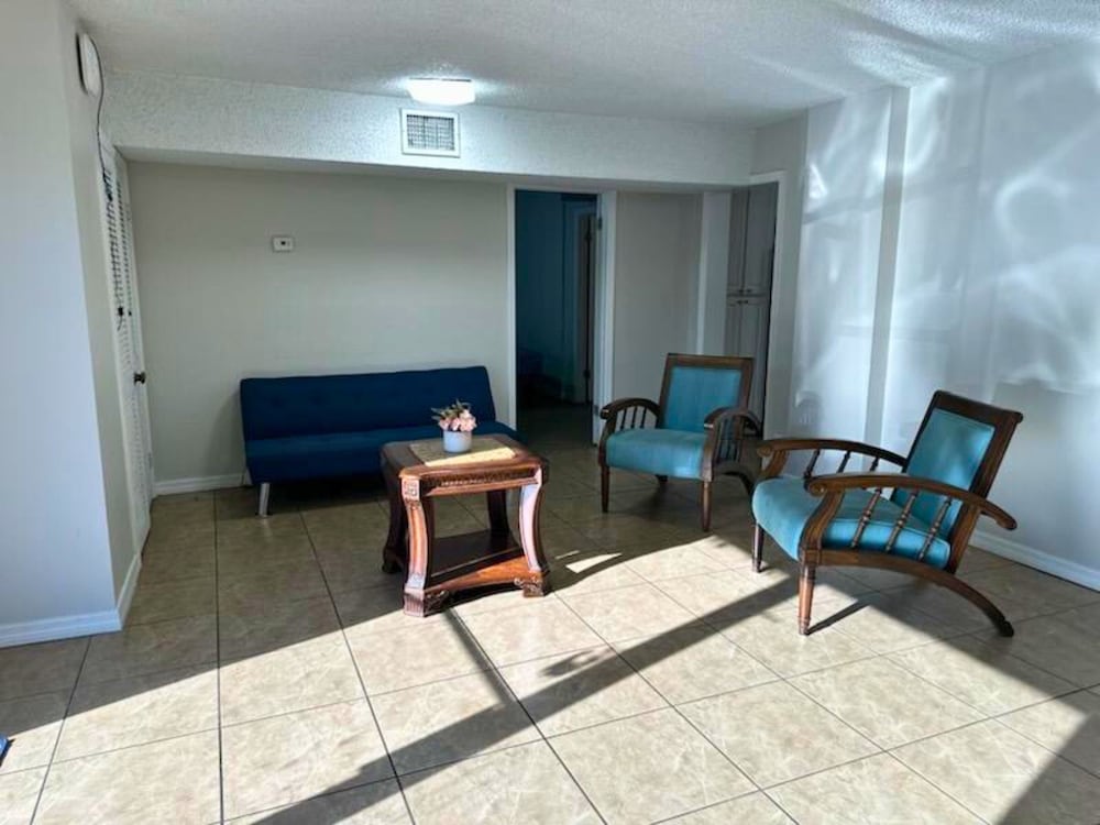 Classic Apartment, Multiple Beds photo 2