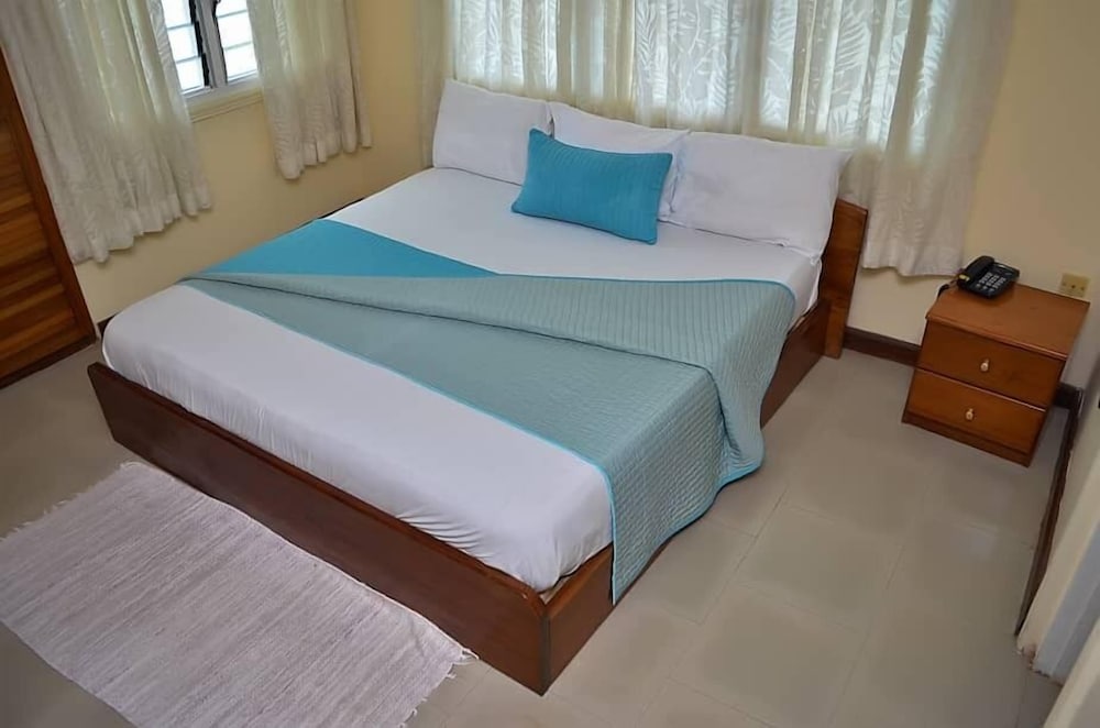 Double Room (Queen)
