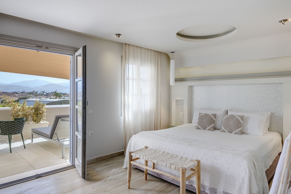 Double or Twin Room, 1 Bedroom, Partial Sea View photo 2