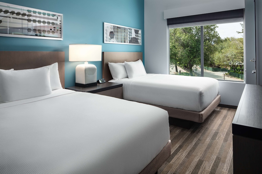 Executive Suite, Kitchen, Corner (2 Queen Beds & 1 Sofabed, Accessible) photo 1