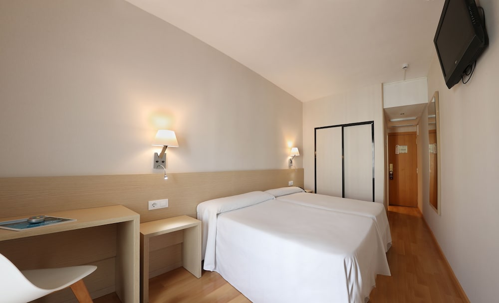 Superior Room (3 Adults) - Photo 3