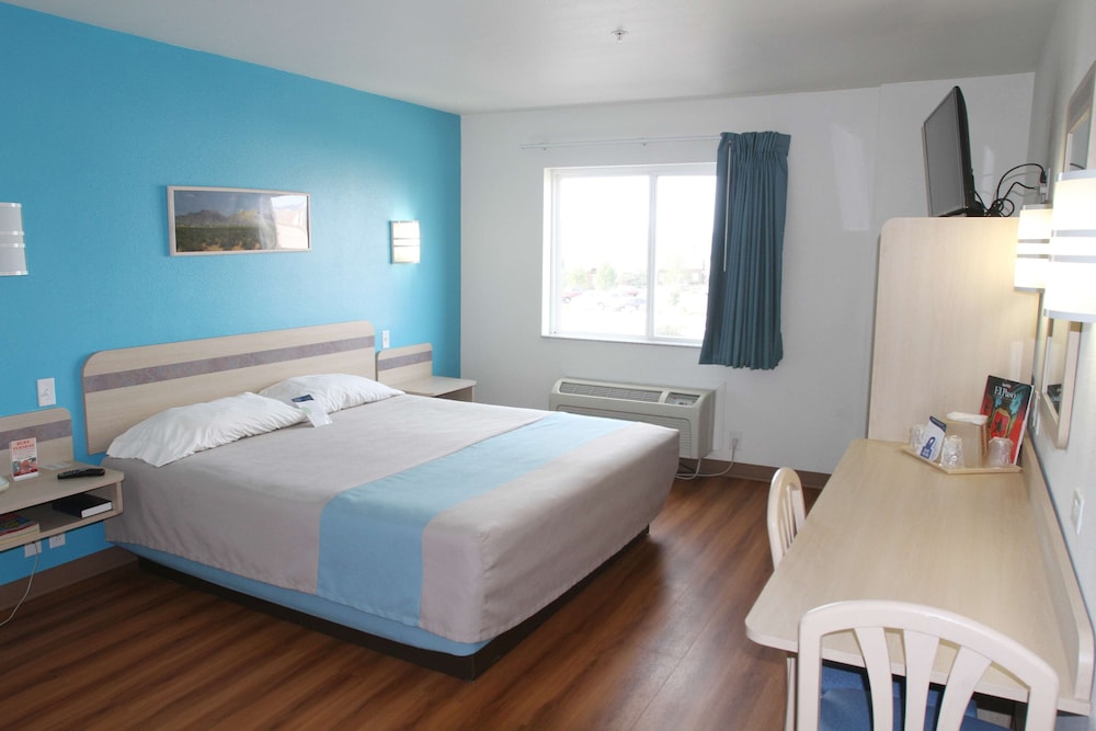 Standard Room, 1 King Bed, Non Smoking photo 1