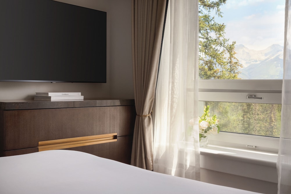 Suite, 1 King Bed (Gatehouse) - Photo 3