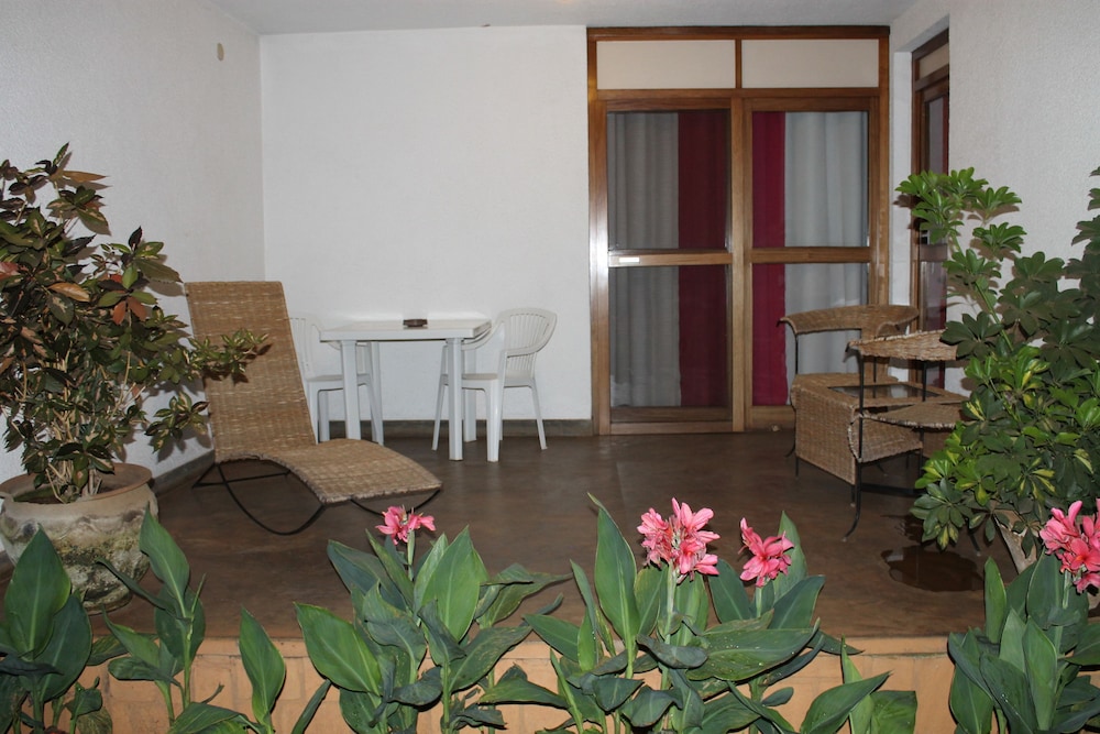 Family Studio, Pool View photo 3