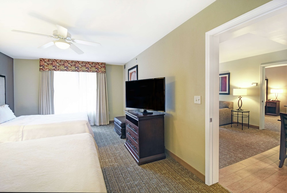 Suite, 2 Bedrooms - Photo 1