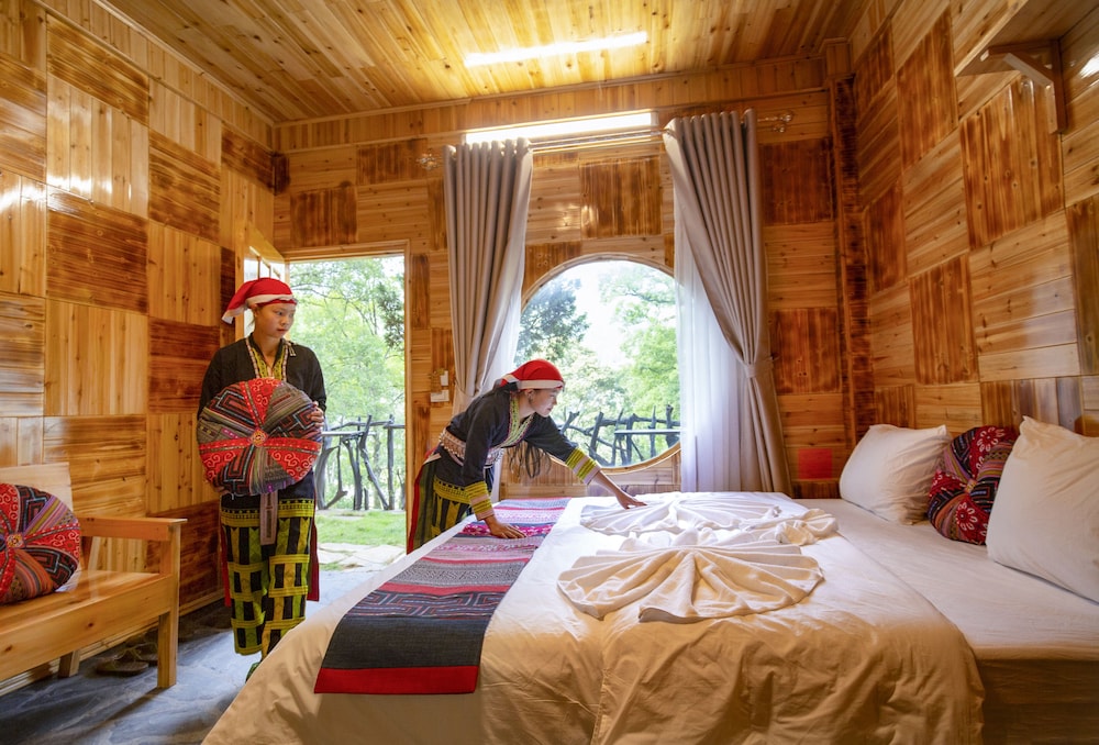 Luxury Double Room, 1 King Bed, Mountain View photo 3