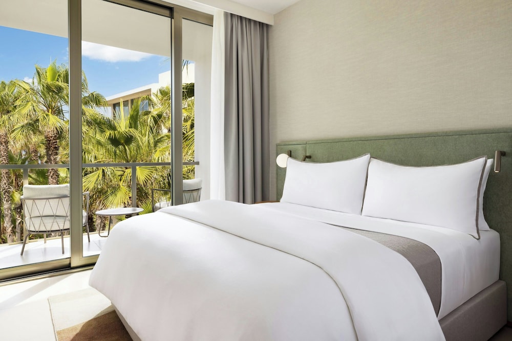 Suite, 3 Bedrooms, Balcony, Pool View - Photo 1