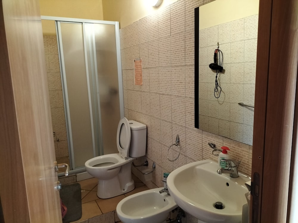 Standard Double Room, 1 Bedroom, Smoking photo 3