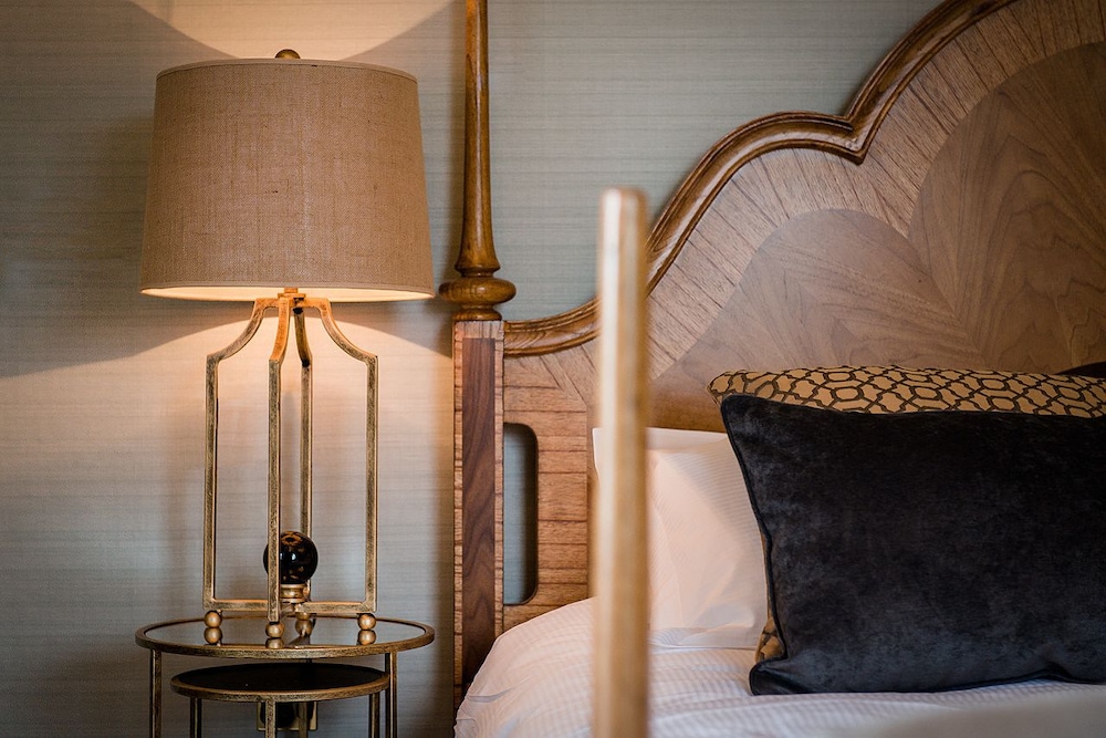 Luxury Suite, 1 King Bed, River View