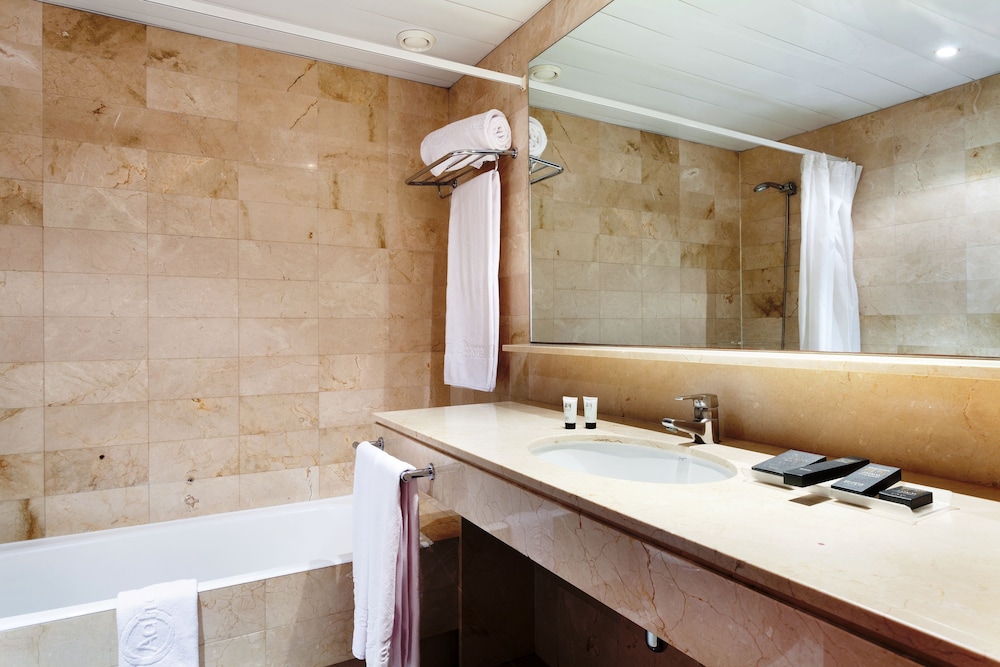Superior Double Room Single Use photo 3