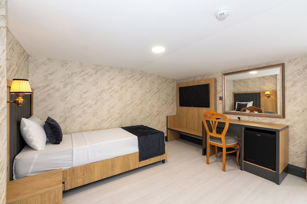 Comfort Suite photo 2