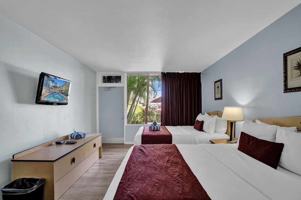 Standard Double Room, Men only, Pool View