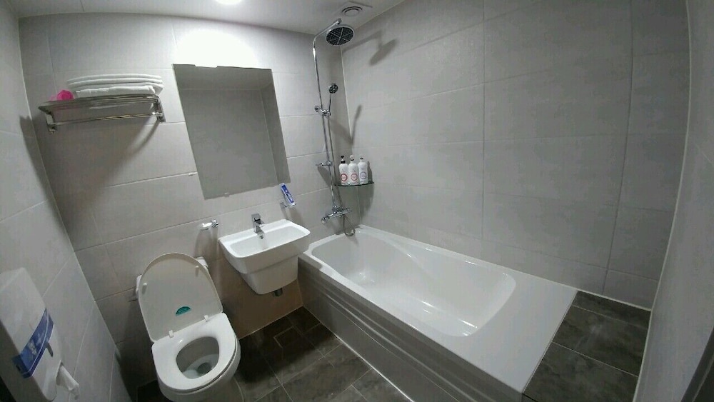 Standard Room (2pc) photo 3