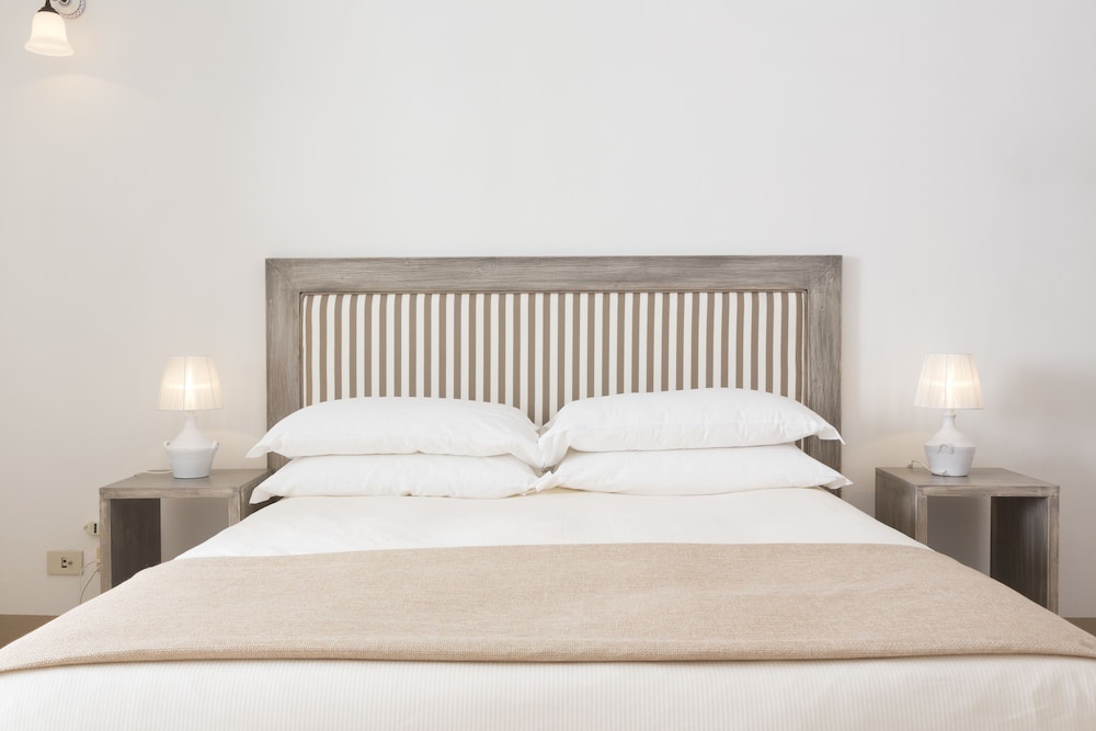 Superior Room, 1 Queen Bed photo 2