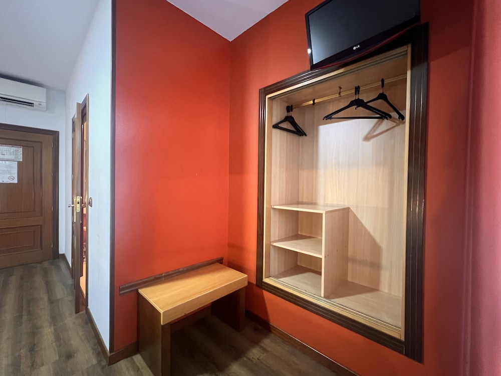 Basic Triple Room photo 3