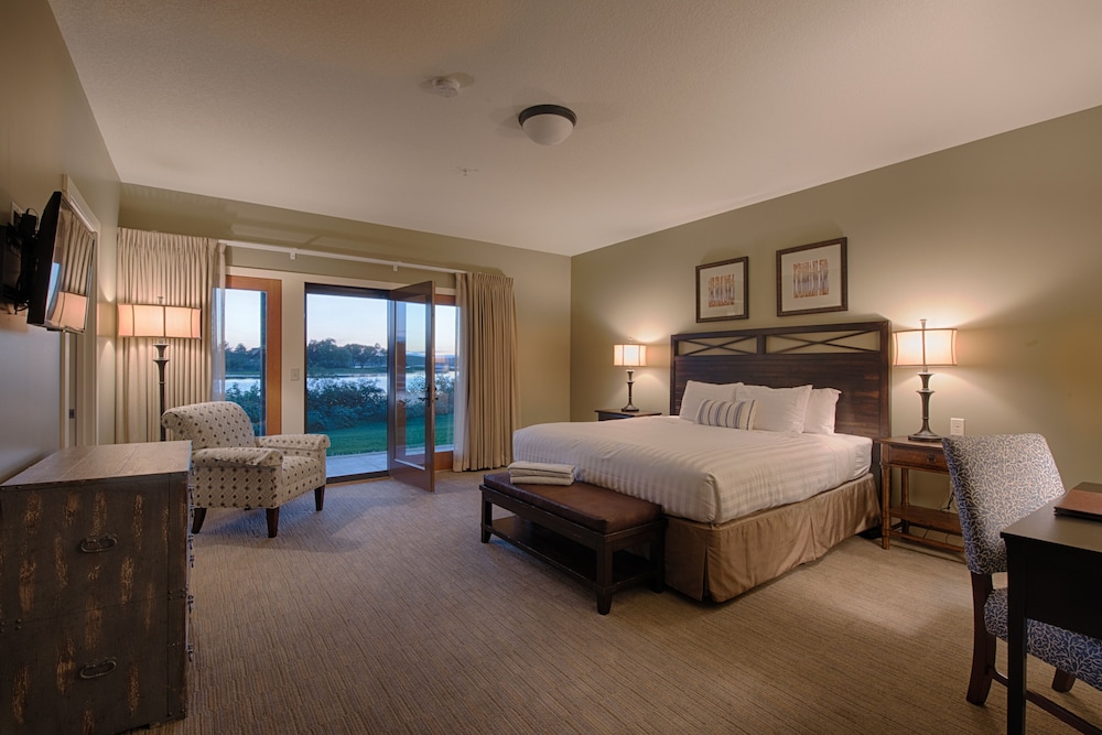 Voyageur Wilson Bay 1 King Bed W/ Deck or Balcony overlooking Wilson Bay photo 2