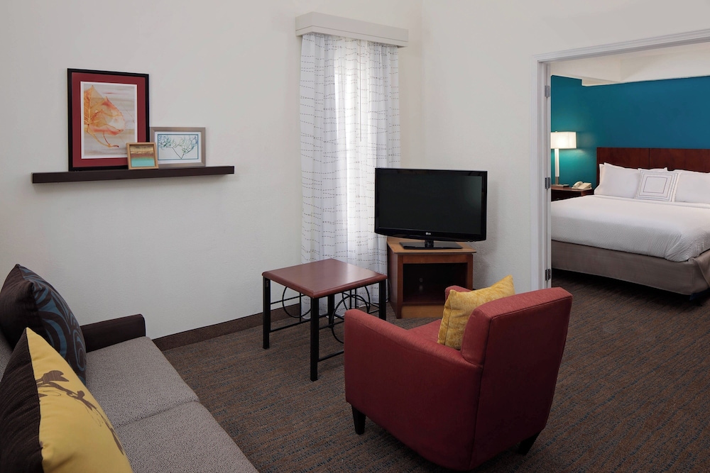 Suite, 2 Bedrooms - Photo 1