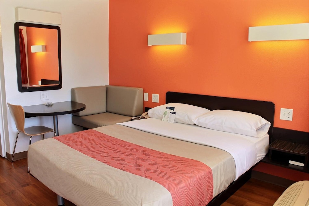 Deluxe Room, 1 Queen Bed, Accessible, Non Smoking photo 3