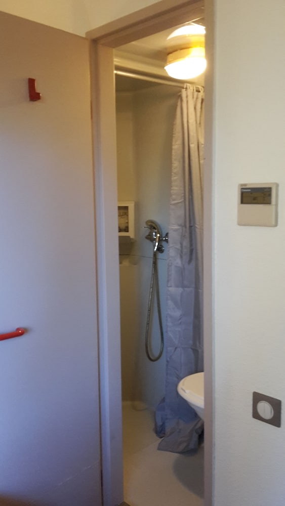 Basic Triple Room photo 3