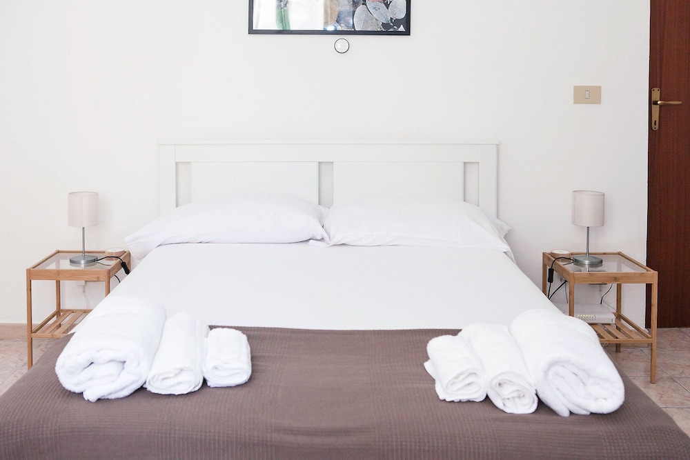 Classic Apartment, 3 Bedrooms, Non Smoking photo 2