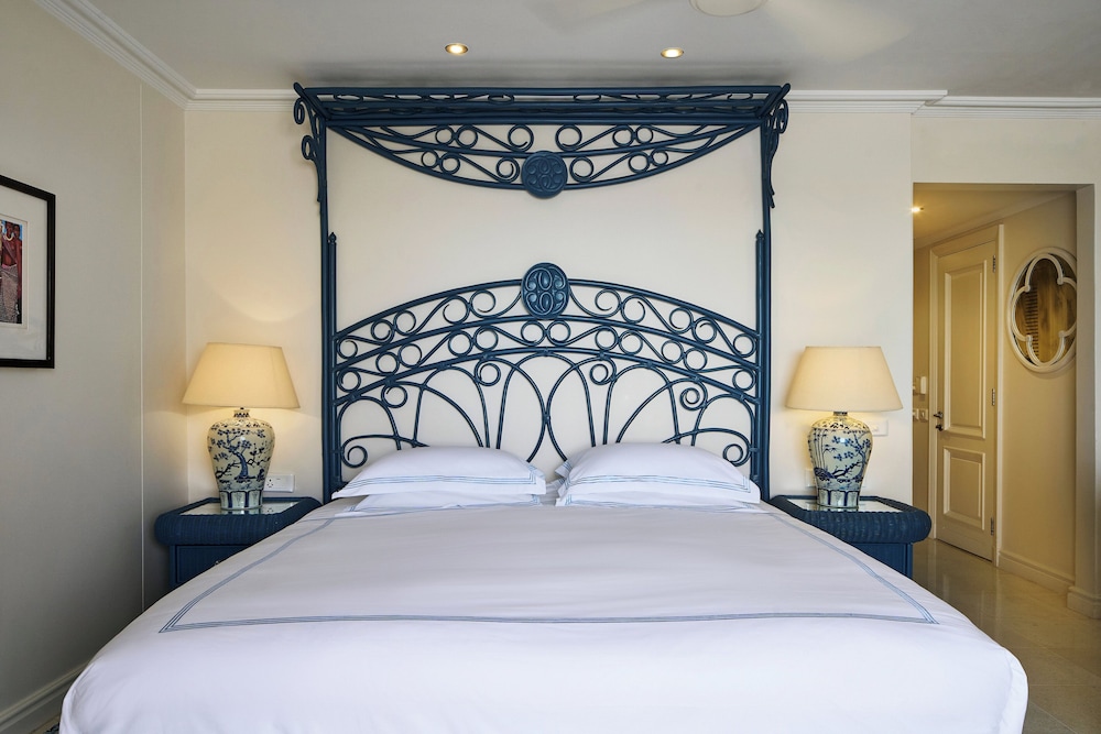 Luxury Sea Facing Room (King/Twin) - Photo 7