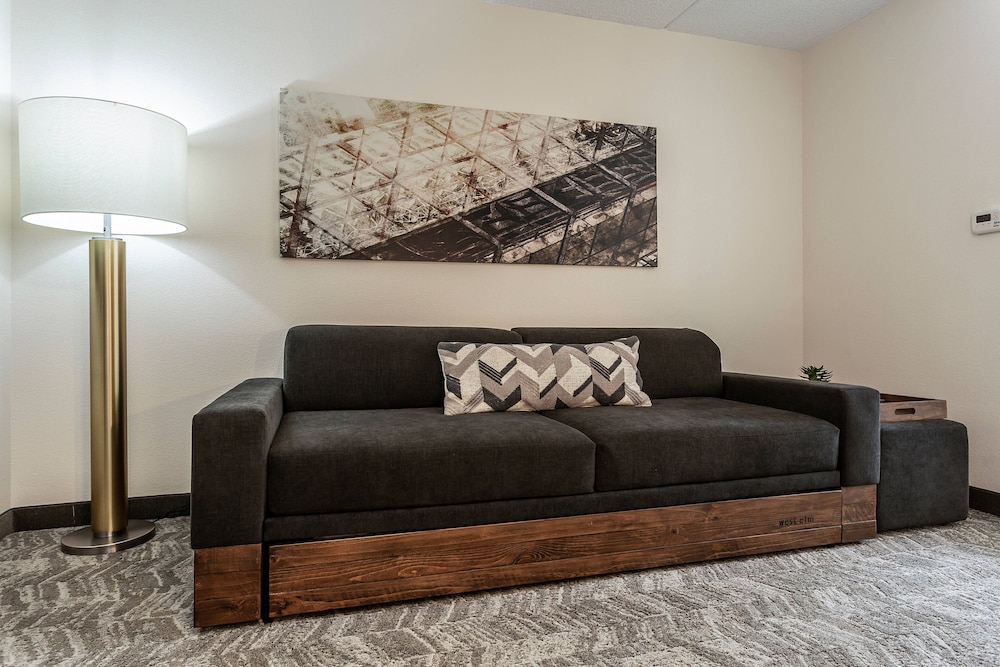 Suite, 1 King Bed with Sofa bed - Photo 4