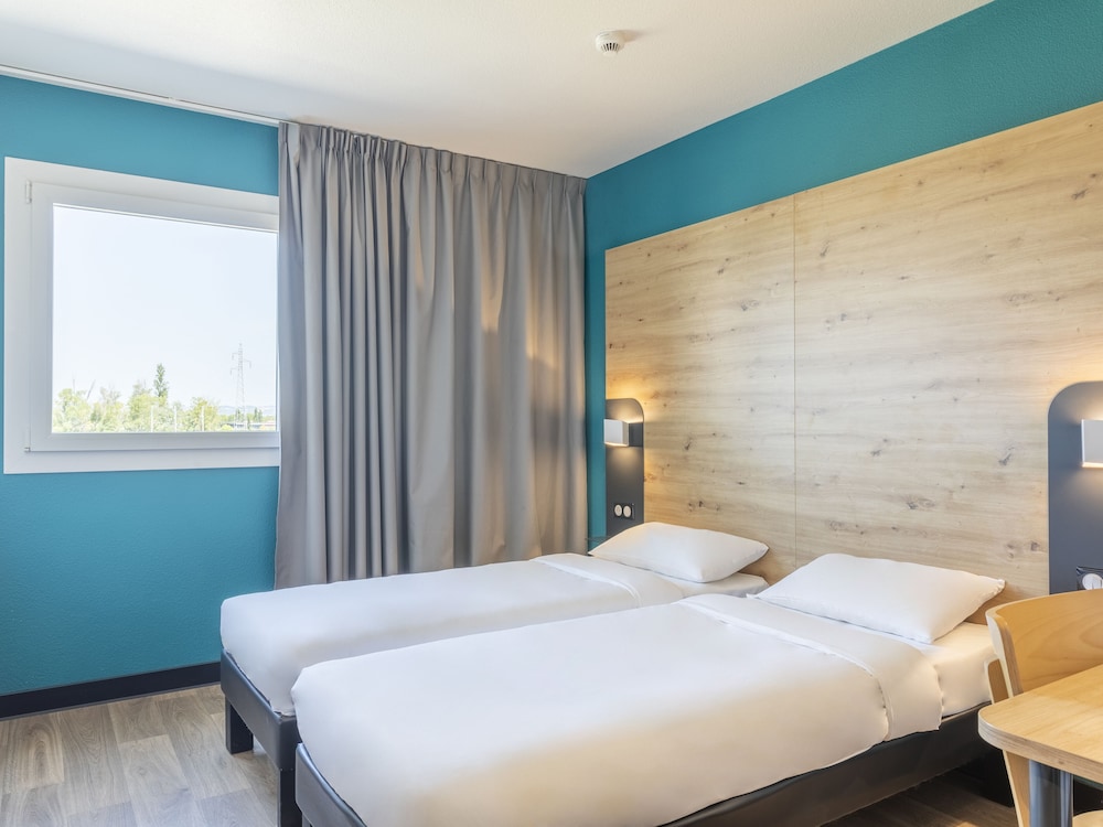 Twin Room - Photo 2