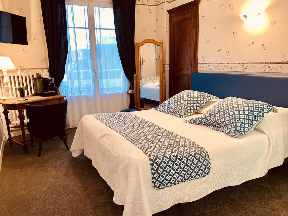 Superior Double or Twin Room photo 3