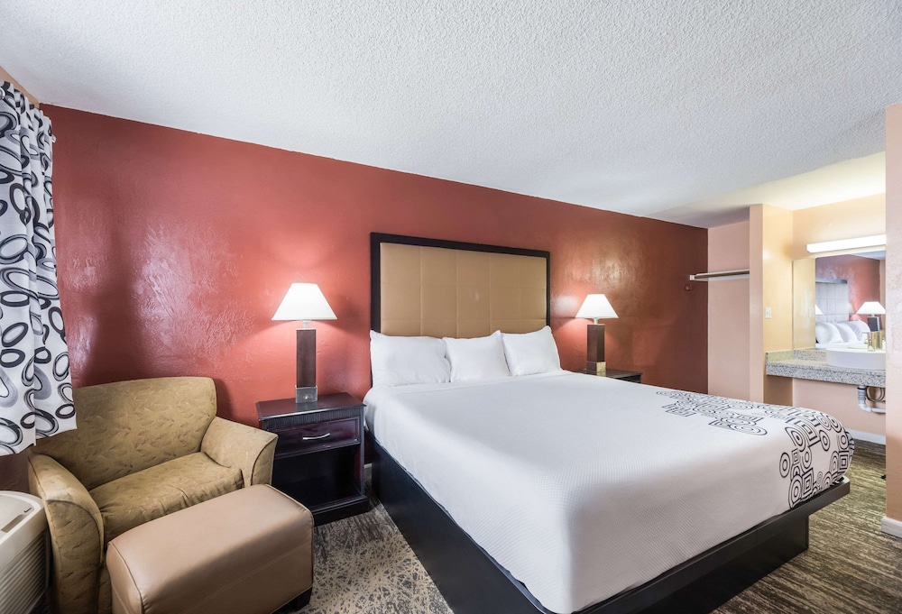 Standard Room, 1 King Bed, Non Smoking