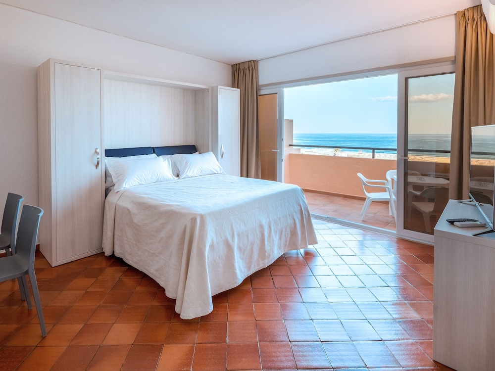 Apartment, 2 Bedrooms, Sea View - Photo 7