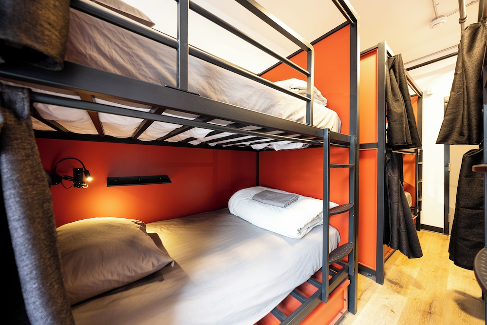 Room, Mixed Dorm, Shared Bathroom (6 beds) photo 3