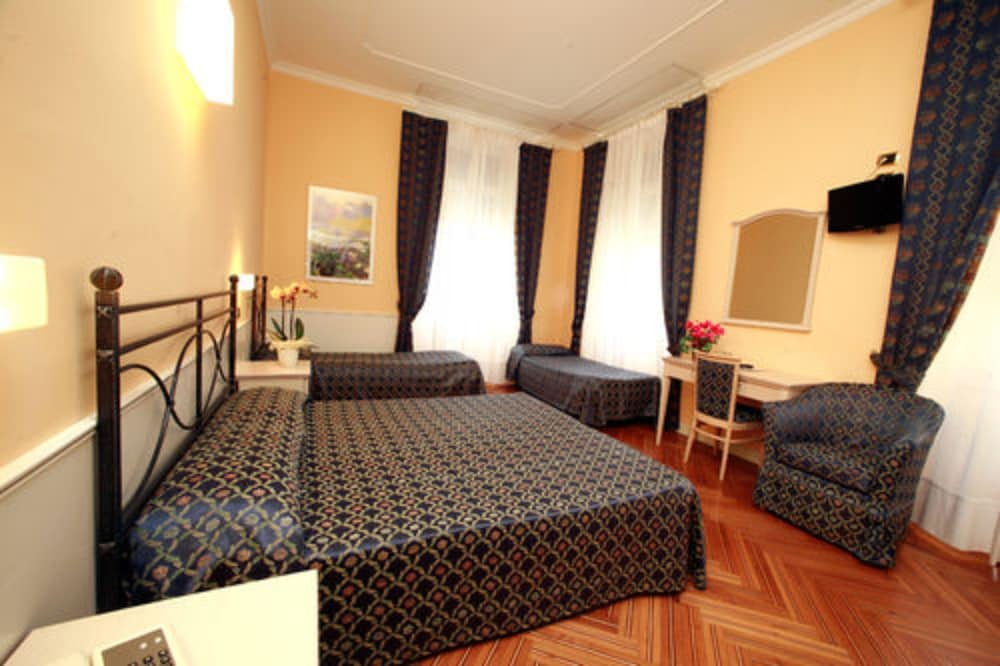 Standard Triple Room - Photo 1
