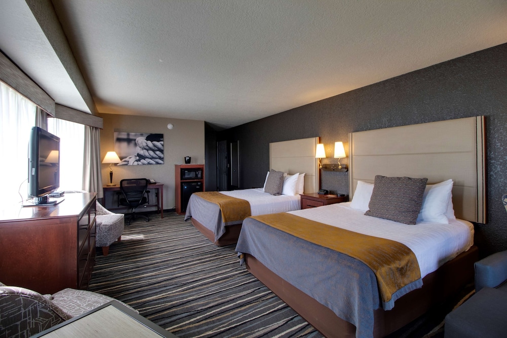 Standard Room, 2 Queen Beds, Refrigerator, Lake View