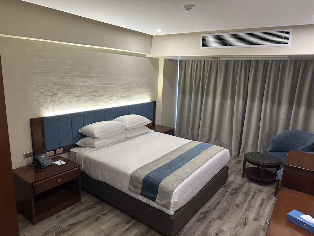 Deluxe Room City View - Photo 3