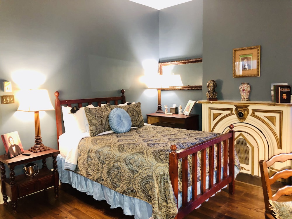 Deluxe Room, 1 Queen Bed, Non Smoking, Refrigerator (Schubert) photo 1