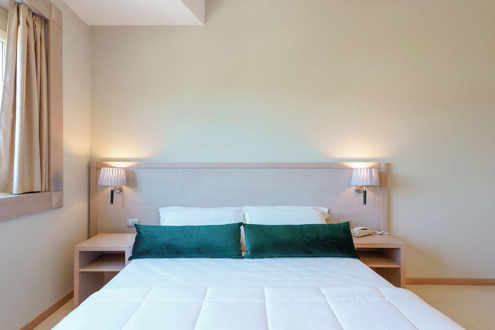 Deluxe Double or Twin Room, Garden View