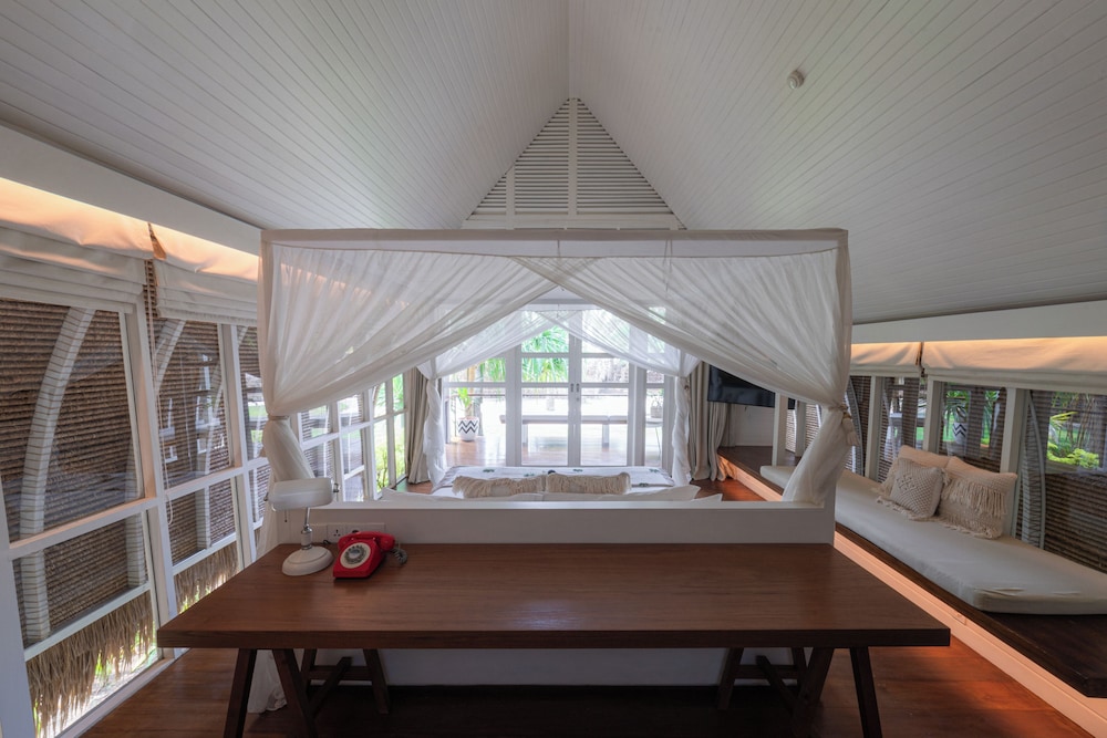 Cabana with Free Minibar - Photo 13