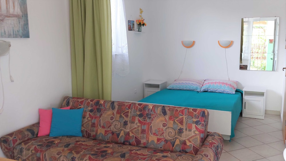Apartment (Triple Room with Terrace)