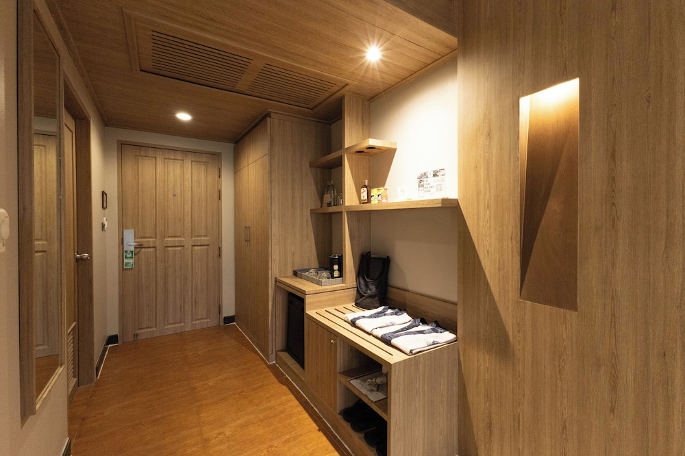 Deluxe Room - Photo 5