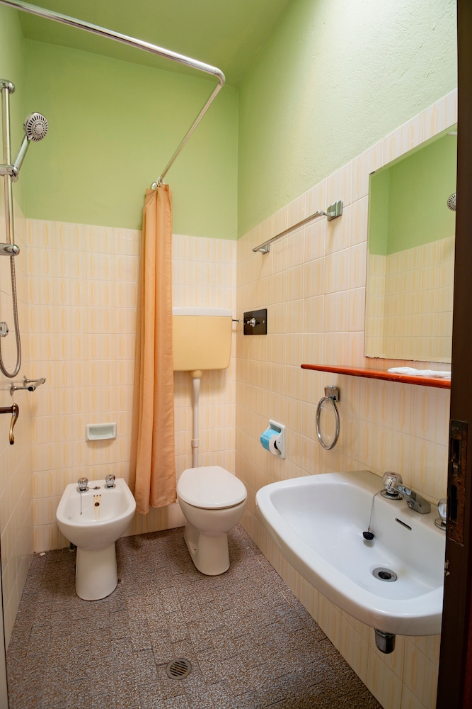 Classic Quadruple Room photo 2