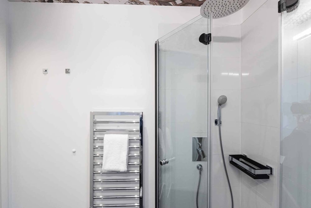 Deluxe Suite - Photo 4