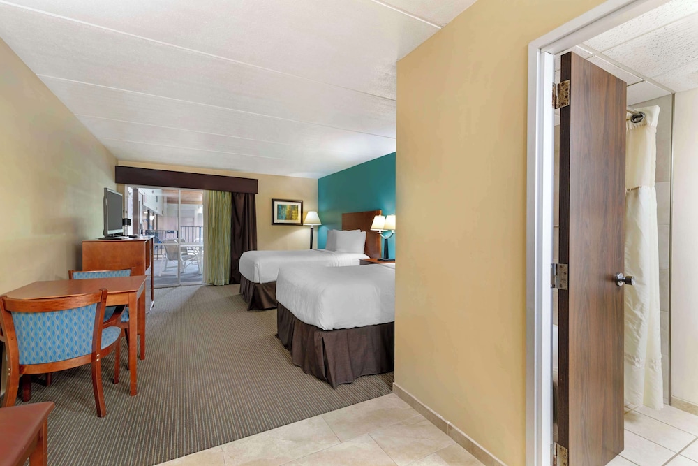 Standard Room, 2 Double Beds, Non Smoking, Refrigerator & Microwave - Photo 2