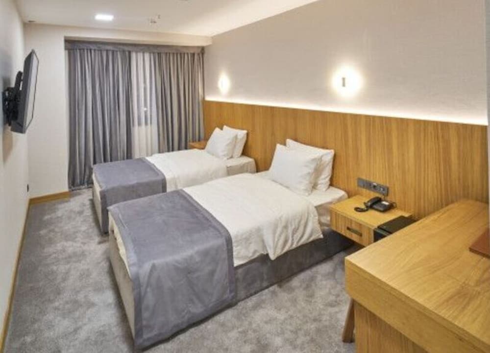 Standard Twin Room - Photo 1